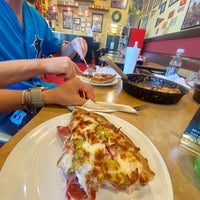 5/14/2022 tarihinde Gabbie S.ziyaretçi tarafından Classic Chicago&amp;#39;s Gourmet Pizza'de çekilen fotoğraf