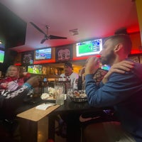 10/9/2021 tarihinde Gabbie S.ziyaretçi tarafından Sidelines Sports Bar &amp;amp; Grill'de çekilen fotoğraf