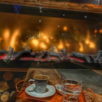 Das Foto wurde bei Kuzey Cafe &amp;amp; Bistro von ⚡️ am 12/25/2021 aufgenommen