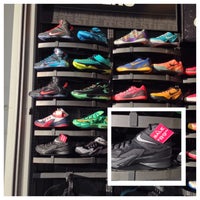 foot locker on buckner