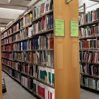 Foto diambil di Andersonian Library oleh A pada 10/25/2022