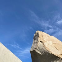 Photo taken at Levitated Mass by Carlos R. on 2/11/2023