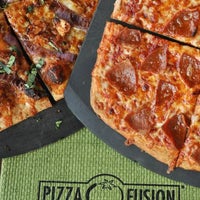 รูปภาพถ่ายที่ Pizza Fusion โดย Pizza Fusion เมื่อ 6/28/2013