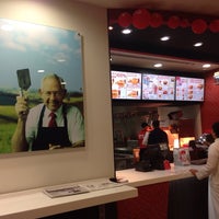 Photo taken at Wendy’s by Fatma S. on 10/25/2013