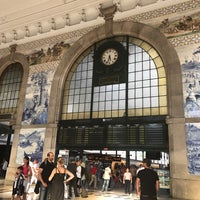 Photo taken at Estação Ferroviária de Porto-São Bento by Pri M. on 8/10/2017