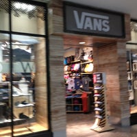 vans store woodfield mall