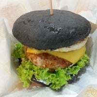 8/19/2013에 Phoon Z.님이 Stacks Burger에서 찍은 사진