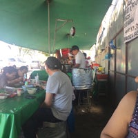 Photo taken at Tacos de Barbacoa del Carro Rojo by Oscar L. on 4/2/2017