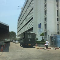 Photo taken at Bangkok South Municipal Court by Pinna l. on 4/12/2016