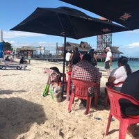 Das Foto wurde bei Paradise Restaurant &amp;amp; Beach Bar von Yenui am 1/5/2018 aufgenommen