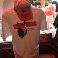 Photo taken at Hooters by Yenui on 7/31/2016