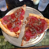 Снимок сделан в Giovanni&amp;#39;s Pizza пользователем Jonathan L. 9/8/2013