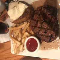 Photo taken at Hungry Hunter Steakhouse by Céline V. on 9/15/2018