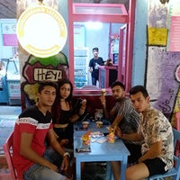 Das Foto wurde bei Dondurmamın Tadı Alaçatı von Emre am 8/23/2018 aufgenommen
