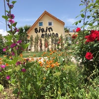Foto tirada no(a) Şirin Bahçe por Muhsin D. em 5/22/2018