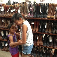 lucchese factory outlet