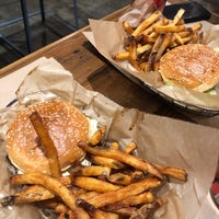 3/17/2019 tarihinde Saeedziyaretçi tarafından Farm Burger Nashville'de çekilen fotoğraf