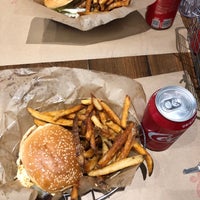 1/13/2019 tarihinde Saeedziyaretçi tarafından Farm Burger Nashville'de çekilen fotoğraf
