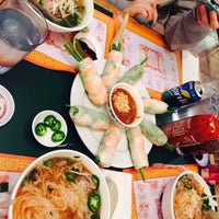 รูปภาพถ่ายที่ Pho Ta โดย JiMin L. เมื่อ 2/14/2015