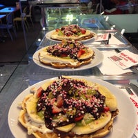 รูปภาพถ่ายที่ Müslüm Waffle โดย Yalçın G. เมื่อ 11/6/2013