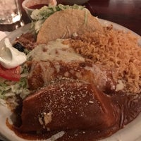 Снимок сделан в Manuel&amp;#39;s Mexican Restaurant пользователем Vicky W. 11/27/2017