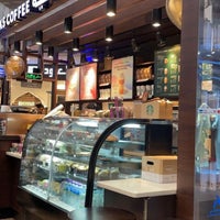 Photo taken at Starbucks by Raye on 7/12/2022