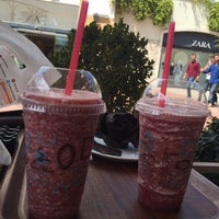 Photo taken at Caribou Coffee by Begüm T. on 5/4/2015