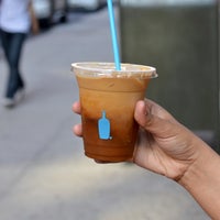 Photo taken at Blue Bottle Coffee by Mohit on 6/13/2016