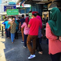Photo taken at Nasi Kandar Line Clear by Eeman T. on 1/31/2016