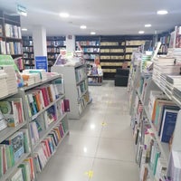 Photo taken at Librería El Sótano by Lorena A. on 8/10/2022