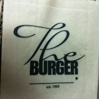 12/27/2012 tarihinde Liana G.ziyaretçi tarafından The Burger'de çekilen fotoğraf