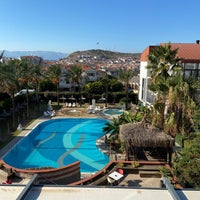 รูปภาพถ่ายที่ Pırıl Hotel Thermal&amp;amp;Beauty Spa โดย Nebi E. เมื่อ 10/29/2021