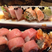 Foto diambil di Sushi Sam oleh Angie P. pada 5/3/2014