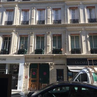 รูปภาพถ่ายที่ Hôtel Royal Opéra โดย Engin S. เมื่อ 4/19/2015