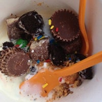 Das Foto wurde bei Orange Leaf Frozen Yogurt von Ozzy am 8/30/2012 aufgenommen