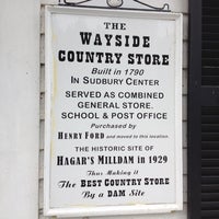 รูปภาพถ่ายที่ Wayside Country Store โดย Eric A. เมื่อ 8/10/2012