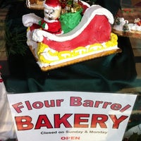 รูปภาพถ่ายที่ Flour Barrel Bakery โดย Allison H. เมื่อ 12/23/2011