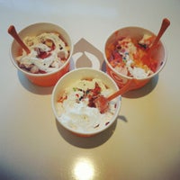 Foto diambil di Orange Leaf Frozen Yogurt oleh Nikki G. pada 6/19/2012