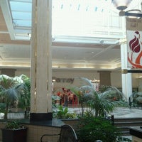 Foto tirada no(a) Northgate Mall por D.c. K. em 10/25/2011