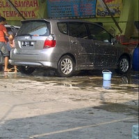 Photo taken at Erwin Suranta Jaya Car Wash by Ronald S. on 7/4/2012