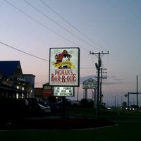 Photo taken at Pigman&#39;s Bar-B-Que and Ye Olde Ham Shoppe by Jadeibet on 8/22/2011