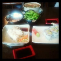 7/14/2012 tarihinde Free T.ziyaretçi tarafından Sushi Tatsu'de çekilen fotoğraf