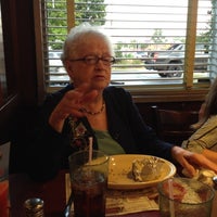 Das Foto wurde bei Round The Clock Restaurant von Carol C. am 7/28/2012 aufgenommen
