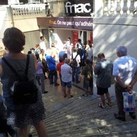 Снимок сделан в Fnac Grenoble Victor Hugo пользователем Morgan D. 6/27/2012