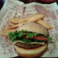 Photo taken at Red Robin Gourmet Burgers and Brews by Myriah C. on 8/21/2012
