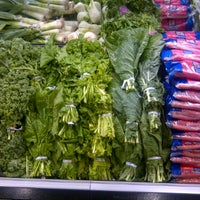 Photo taken at Sprouts Farmers Market by Shannon D. on 10/23/2011