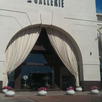 รูปภาพถ่ายที่ Z Gallerie โดย Melanie L. เมื่อ 2/5/2012