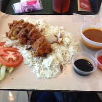 Photo taken at Curry Hopper by alexis r. on 3/18/2012