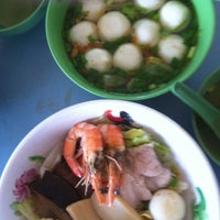 Photo taken at Chia Keng Kway Teow Mee by Jansen E. on 10/19/2011