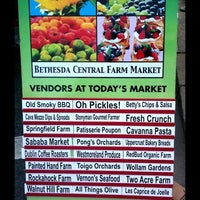 8/21/2011 tarihinde Larryziyaretçi tarafından Bethesda Central Farm Market'de çekilen fotoğraf